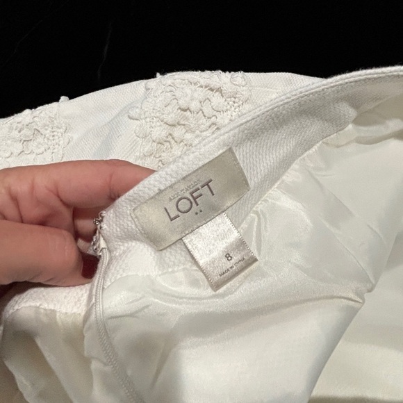 LOFT Embroidered White Lined Skirt w/Scalloped Hem size 8 - Picture 6 of 9